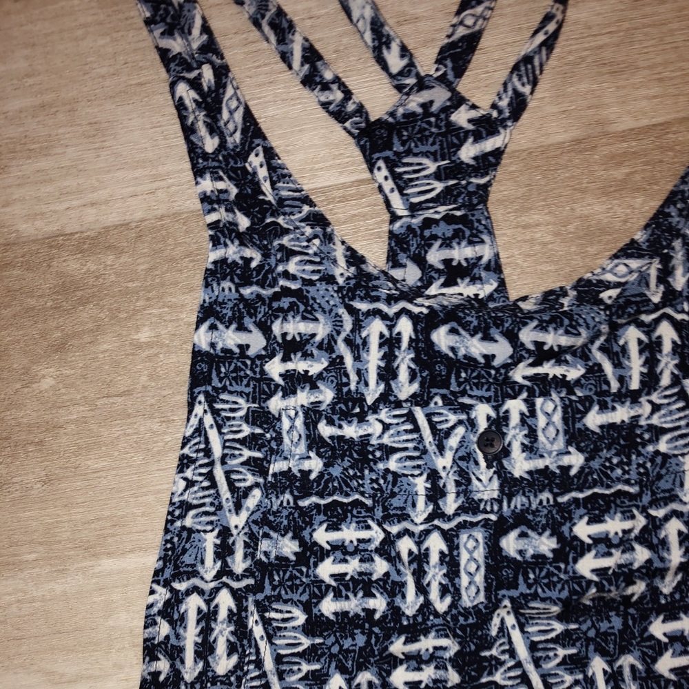 Patterned Overall Romper - Picture 3 of 3
